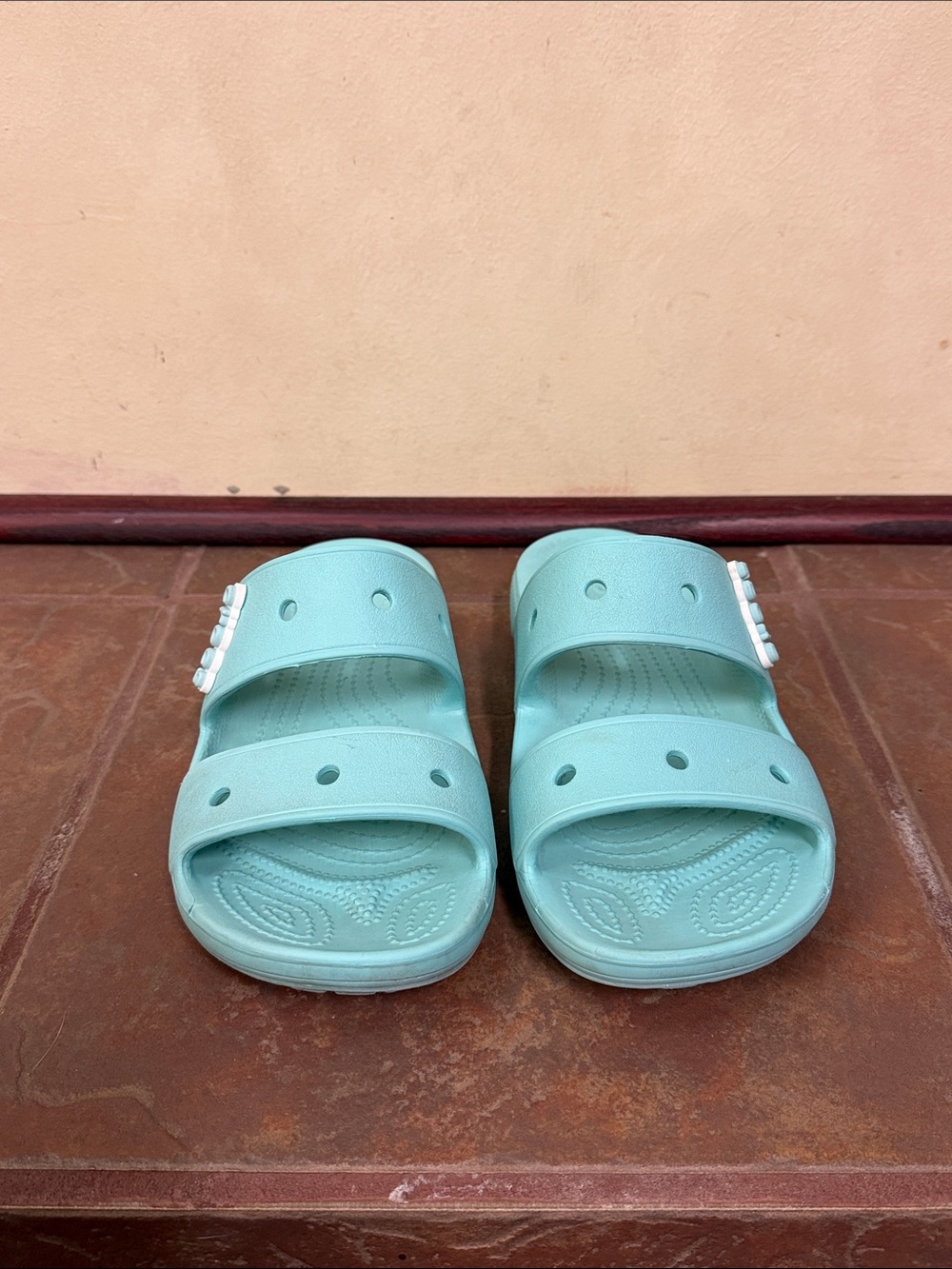 Crocs Iconic Slides - Picture 2 of 3